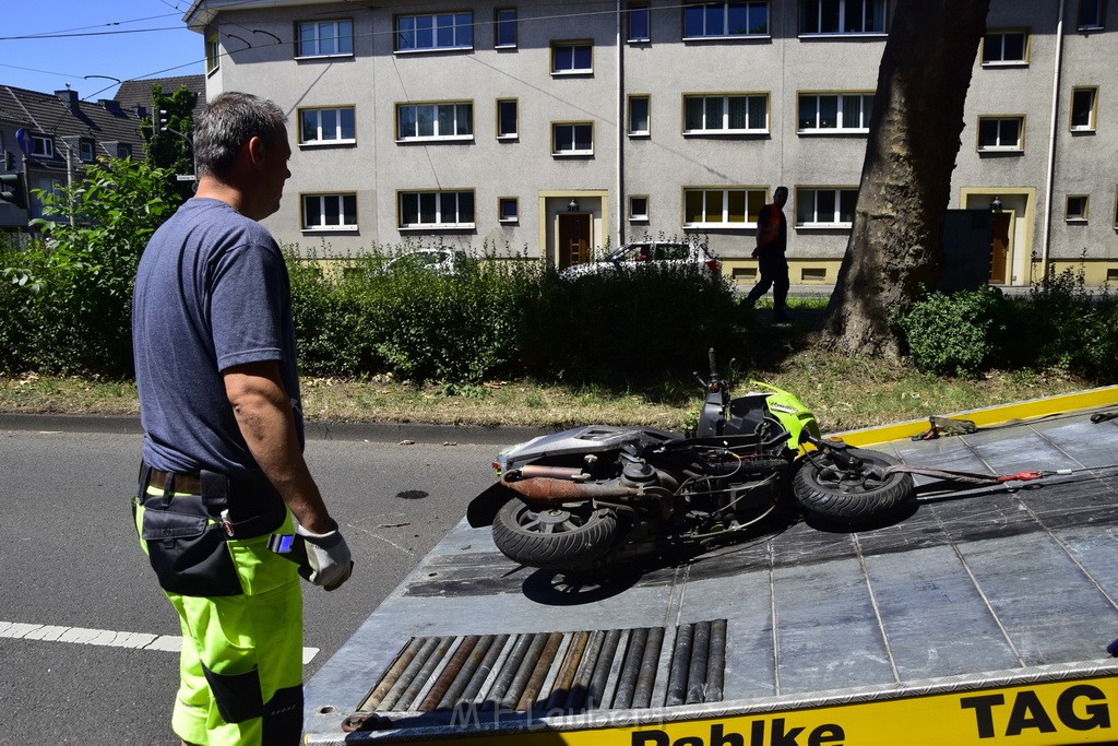 VU Roller KVB Bahn Koeln Luxemburgerstr Neuenhoefer Allee P152.JPG - Miklos Laubert